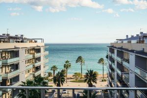 Vistas al mar desde una vivienda de Marina Puerto en Badalona l Stoneweg Living