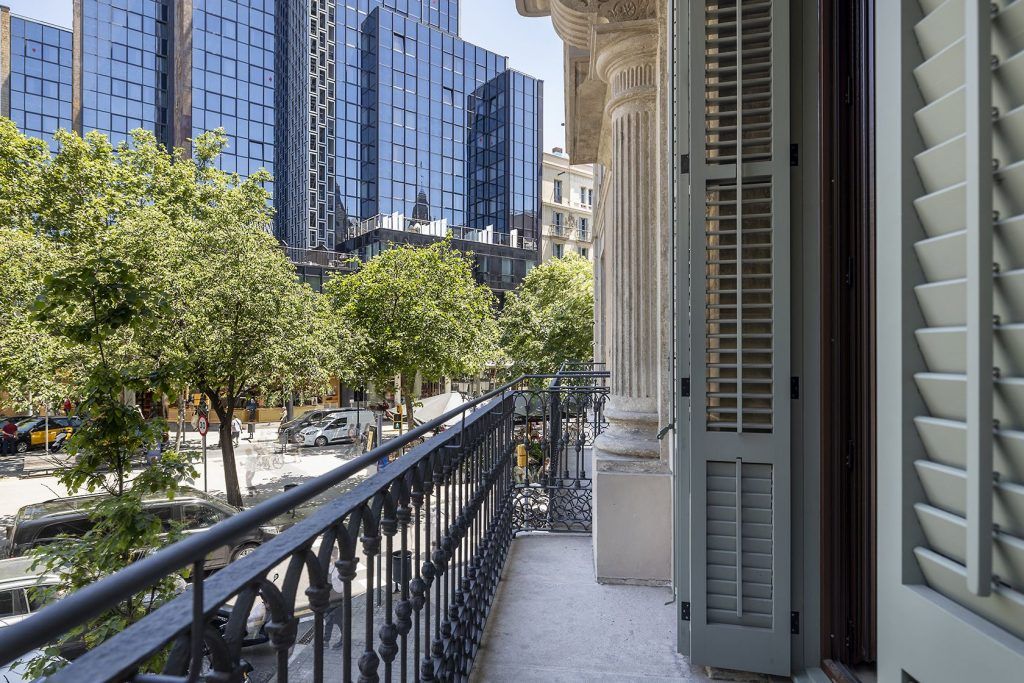 Balcón del piso piloto de Rambla Catalunya 29 | La importancia de la ubicación de la vivienda