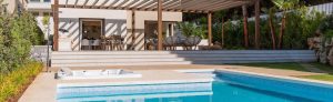 villa exclusiva en primera línea de playa en málaga