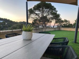Terraza en Girona en la promoción Jardins de Sa Riera, de la guía sobre comó amueblar una terraza de Stoneweg Living